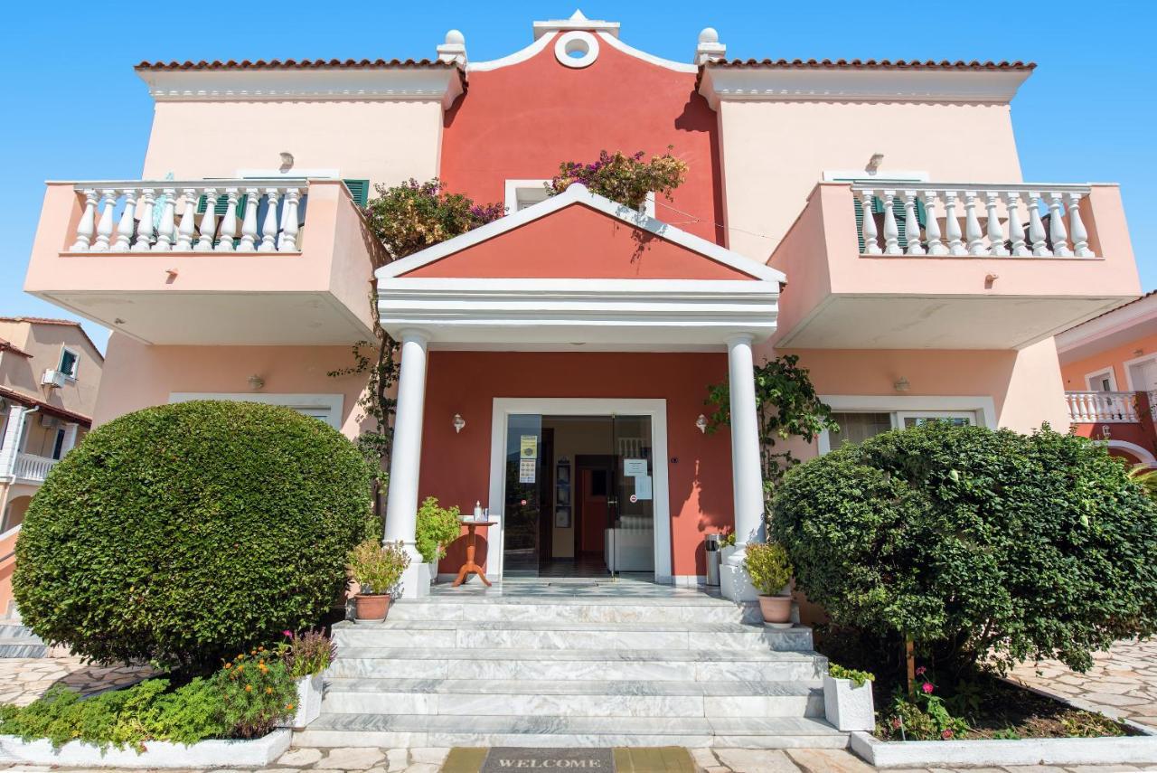 Eriva Hotel Ахарави Екстериор снимка