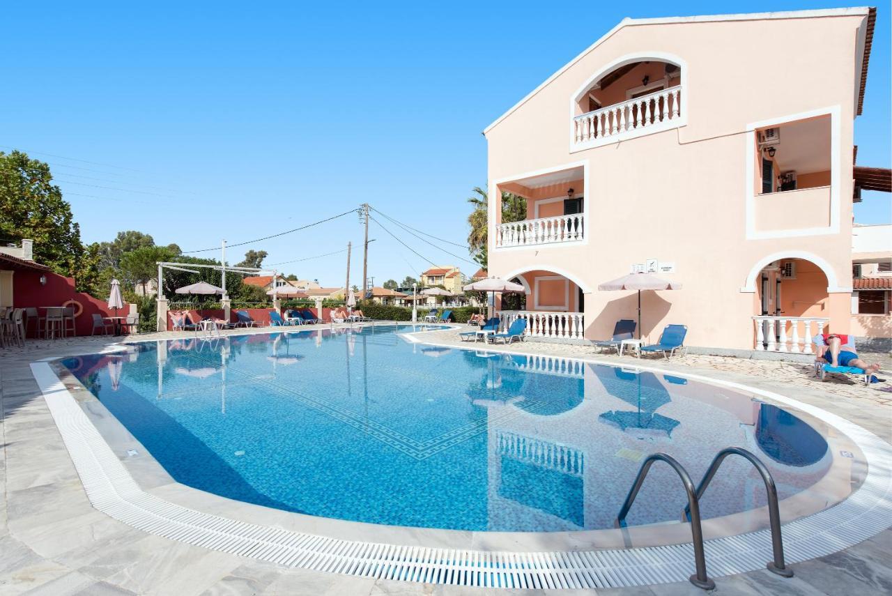 Eriva Hotel Ахарави Екстериор снимка