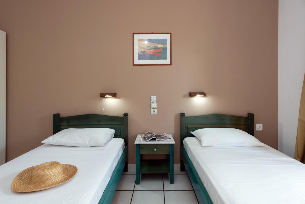 Eriva Hotel Ахарави Екстериор снимка